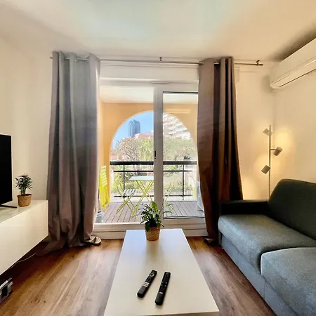 Modern Pool Monaco Area